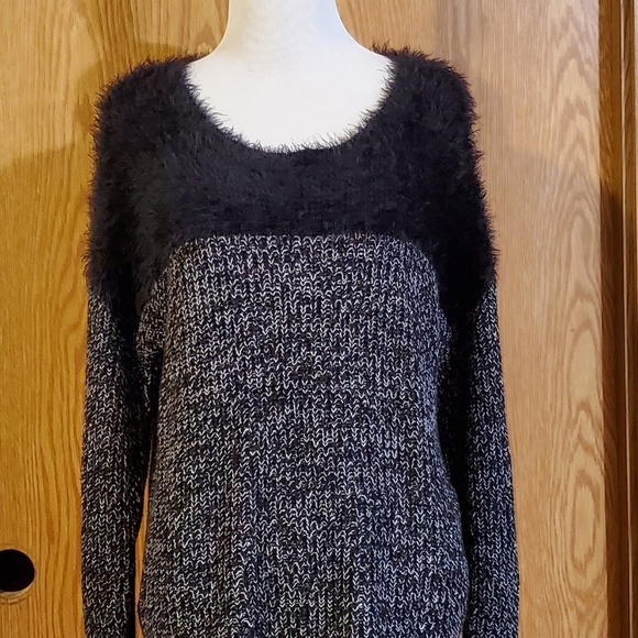 Vince Camuto fuzzy faux fur pullover sweater nylon/acrylic black/white S - Picture 3 of 10
